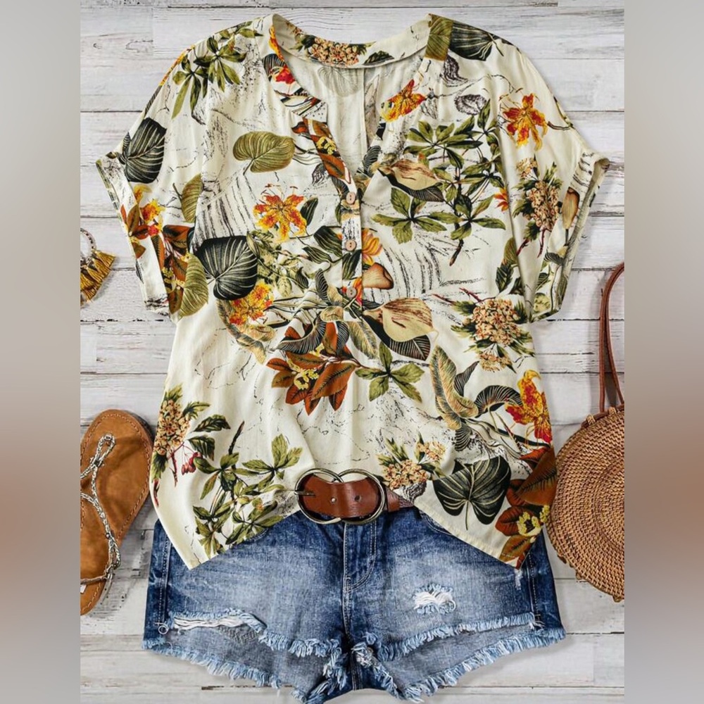 Women’s Vintage Print Short Sleeve V-Neck Button Down Loose Blouse! Size 2XL.